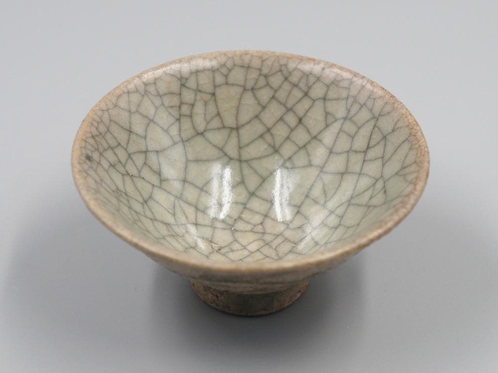 【瓷】　★ 瓷器 倣哥釉小盞 ★　作家物　貫入釉薬 落款在銘　東洋陶磁