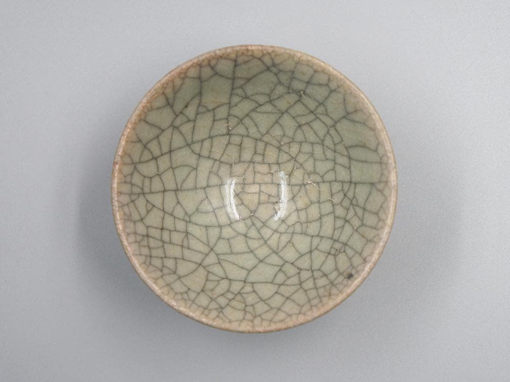 【瓷】　★ 瓷器 倣哥釉小盞 ★　作家物　貫入釉薬 落款在銘　東洋陶磁