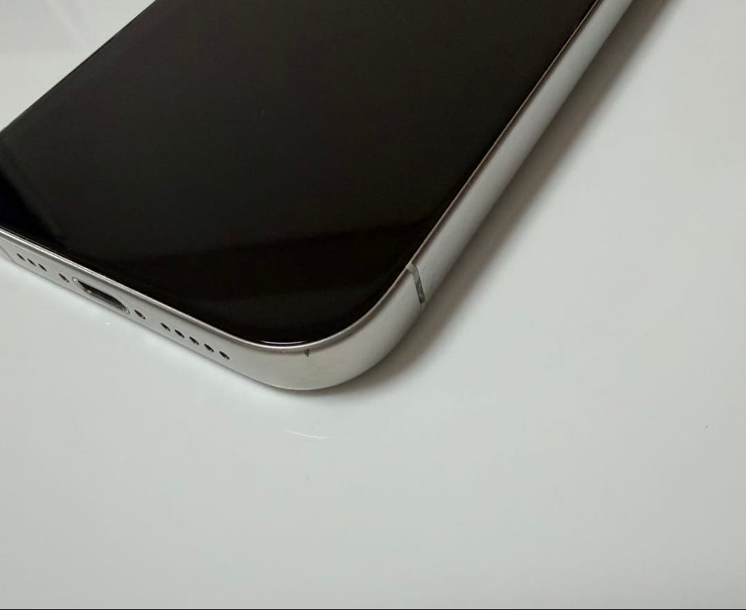 iPhone15 proホワイトチタニウム