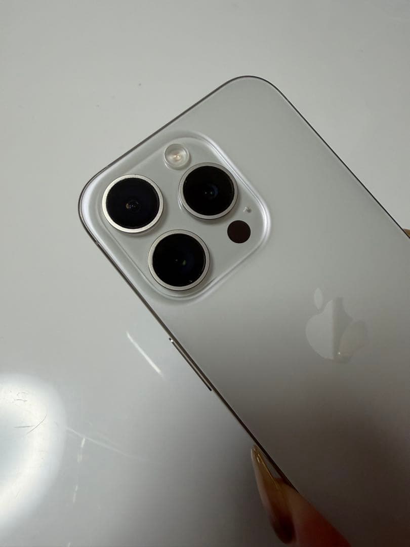 iPhone15 proホワイトチタニウム
