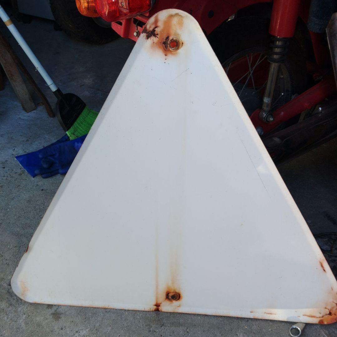 止まれ　標識　道路