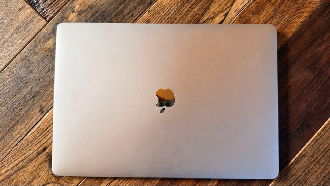 爆安MacBook Pro 15インチCore i7 充放電回数62回！