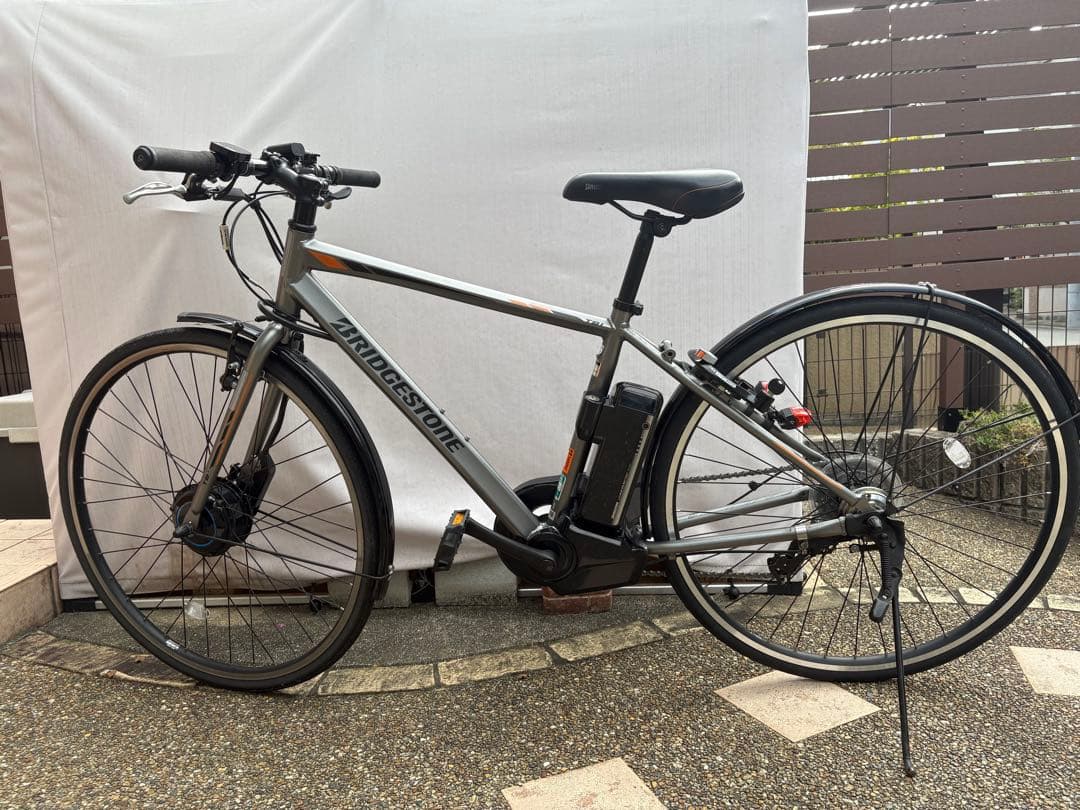 ブリヂストン 電動アシスト自転車 スポーツタイプ シルバー TB1e(大阪)