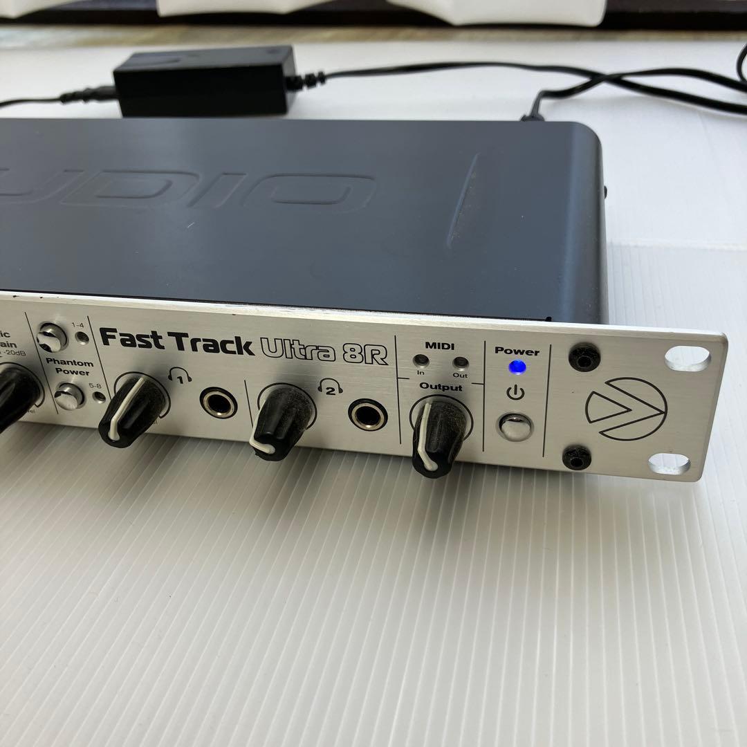 M-AUDIO Fast Track Ultra 8R アダプタ付き