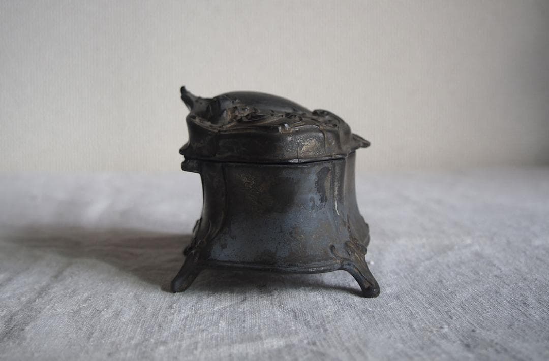 ヴィクトリアン様式アールヌーヴォー ピューター宝石箱 ジュエリーケース/K278