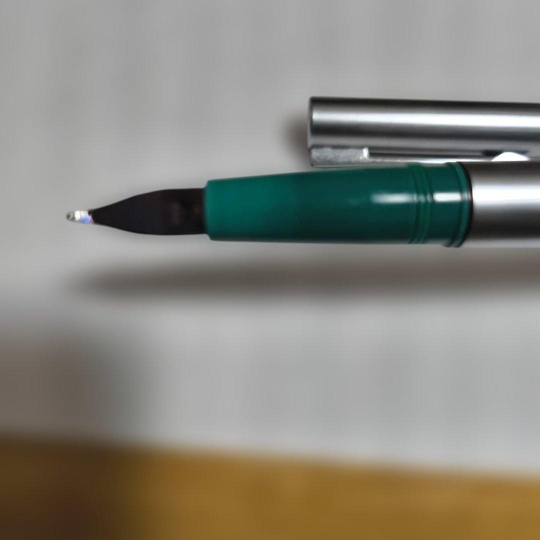 watermanシルバーとグリーンの万年筆