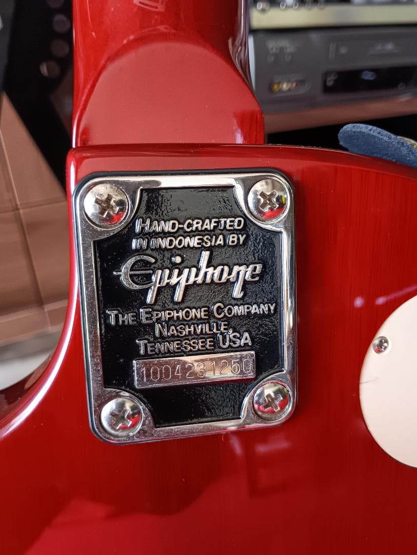 Epiphone　レスポール　100　美品　ピック　収納ケース付き　☆送料無料☆