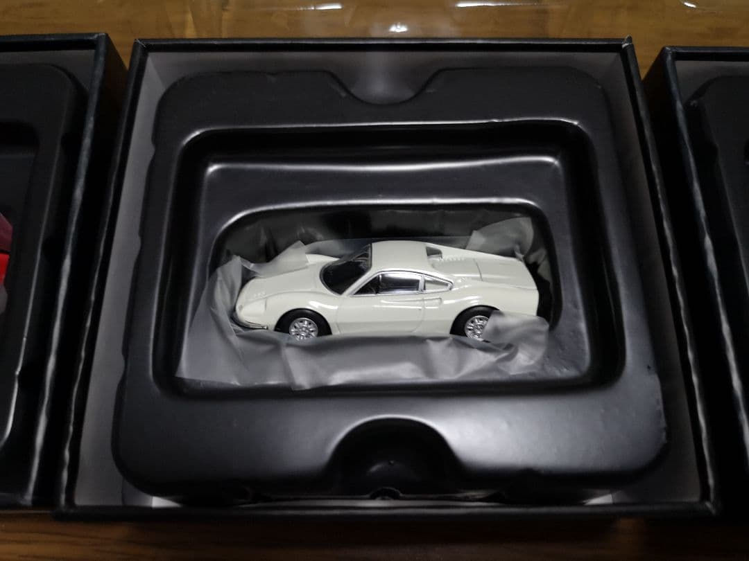 トミカリミテッドヴィンテージ 1/64 TLV ディーノ246GT