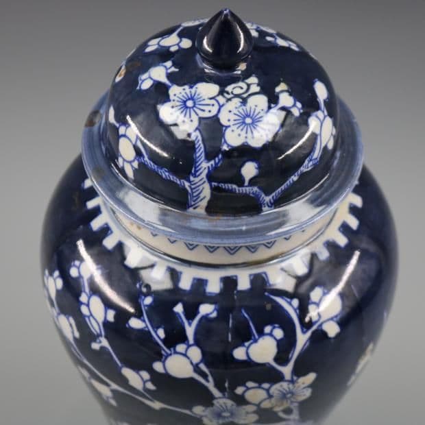 明青藍地氷梅紋将軍壺 景徳鎮 陶磁器 装飾品 現代工芸品 美術品 置物