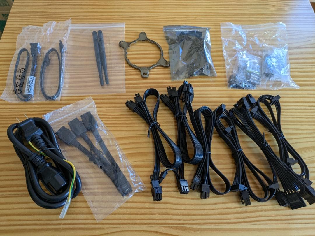 デスクトップPC i7-13700K / DDR5 32GB / 1TB SSD