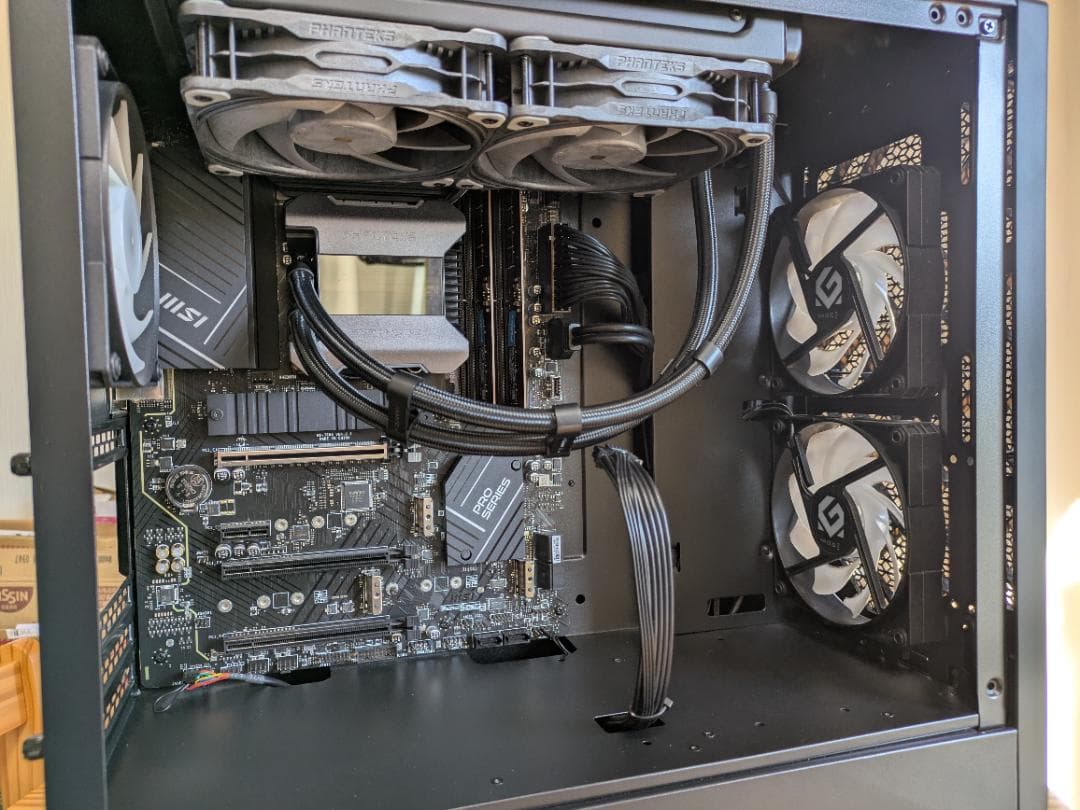 デスクトップPC i7-13700K / DDR5 32GB / 1TB SSD