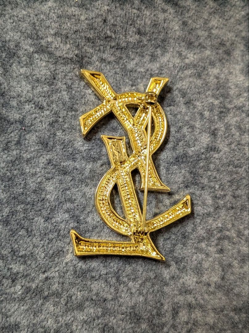 YSL ゴールド ロゴ ブローチ