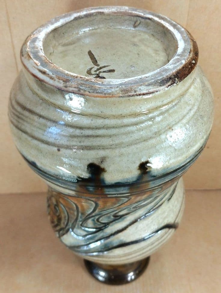 【本物保証】金城次郎 壷屋焼嘉瓶 共箱 栞 人間国宝 笑魚海老紋嘉瓶は激烈希少品