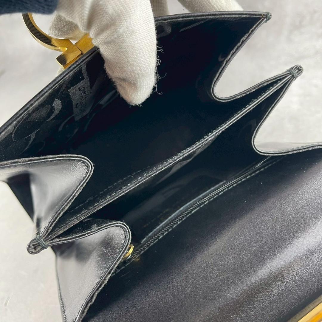 美品✨サルヴァトーレ フェラガモ ガンチーニ レザー ハンドバッグ ブラック 黒