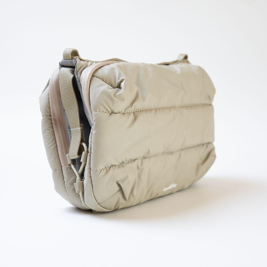 topologie クッションショルダーバッグ ベージュ　バッグ単体