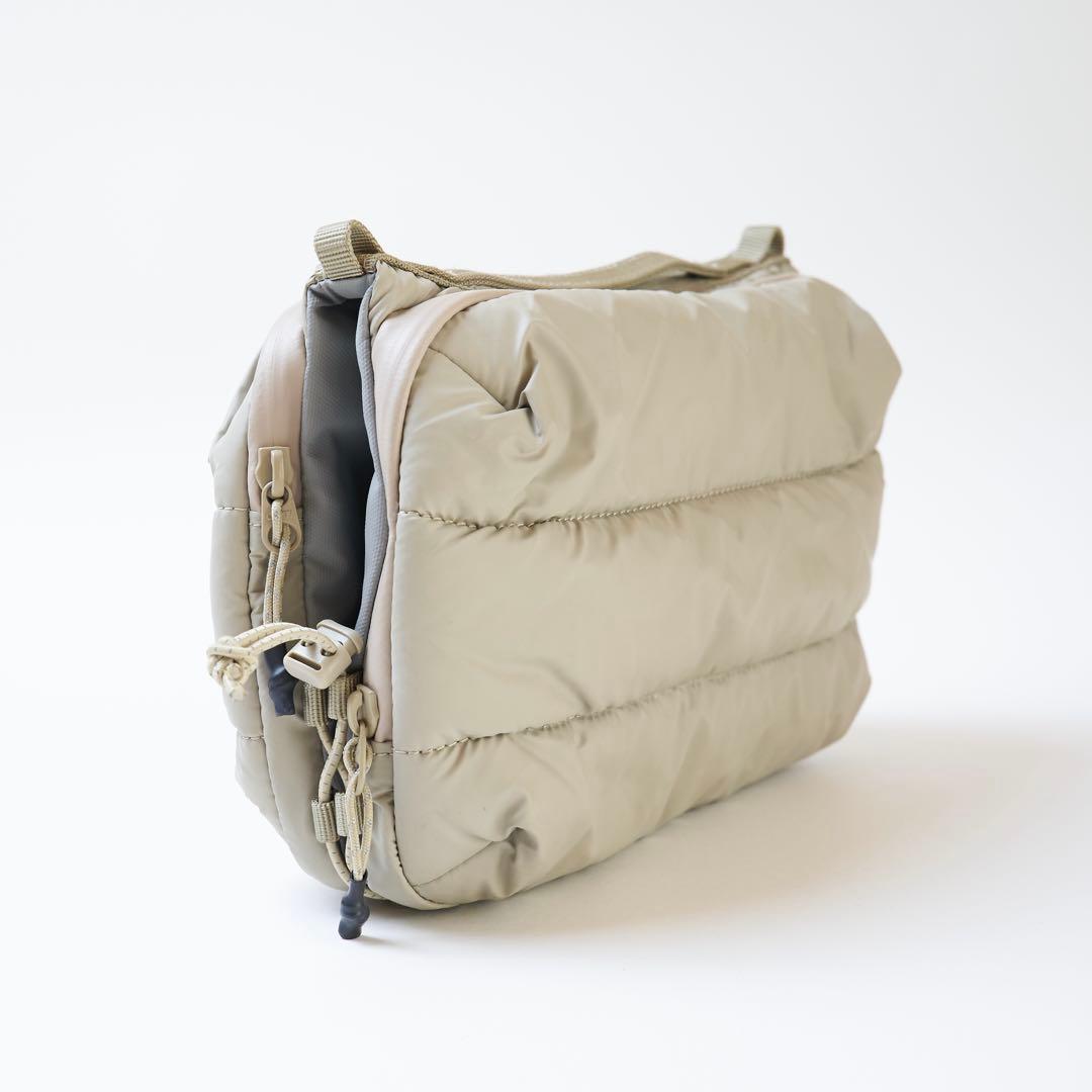 topologie クッションショルダーバッグ ベージュ　バッグ単体