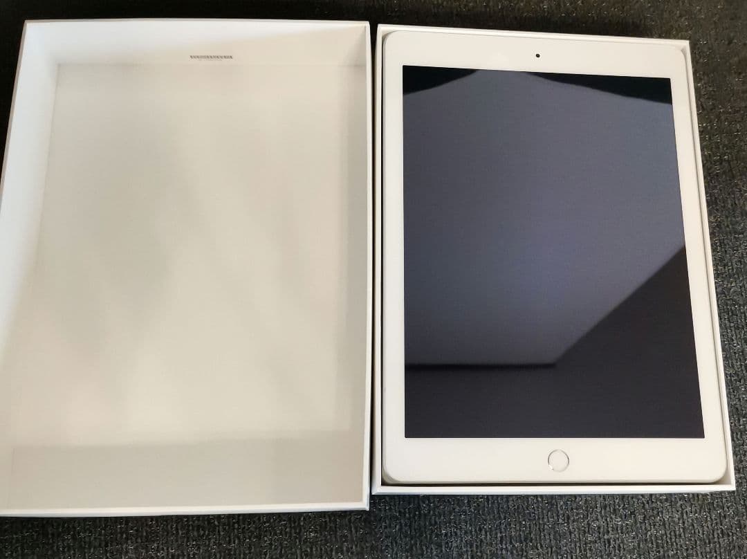 Apple iPad 第5世代　32GB WiFiモデル　シルバー