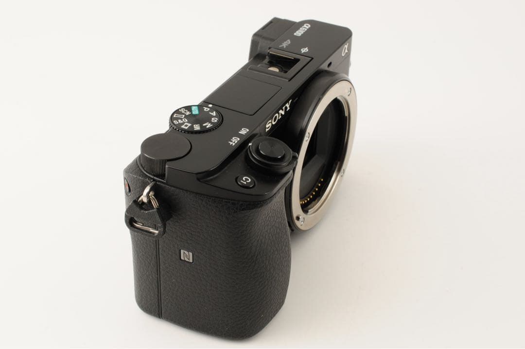 美品 ◆シャッター数:8,536回◆ SONY α6100 16-50mm