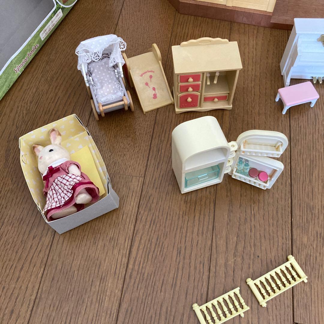 シルバニアファミリー　あかりが灯る大きなお家　家具セット他色々