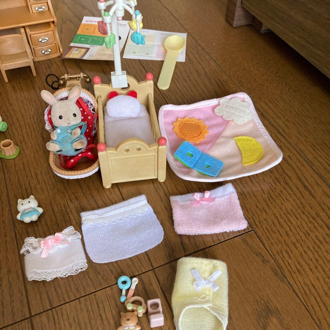 シルバニアファミリー　あかりが灯る大きなお家　家具セット他色々