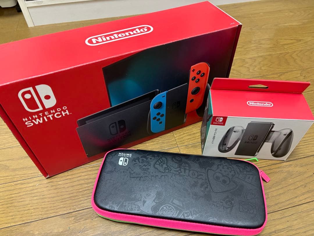 Nintendo Switch 本体/Joy-Con充電グリップ/持ち運びケース