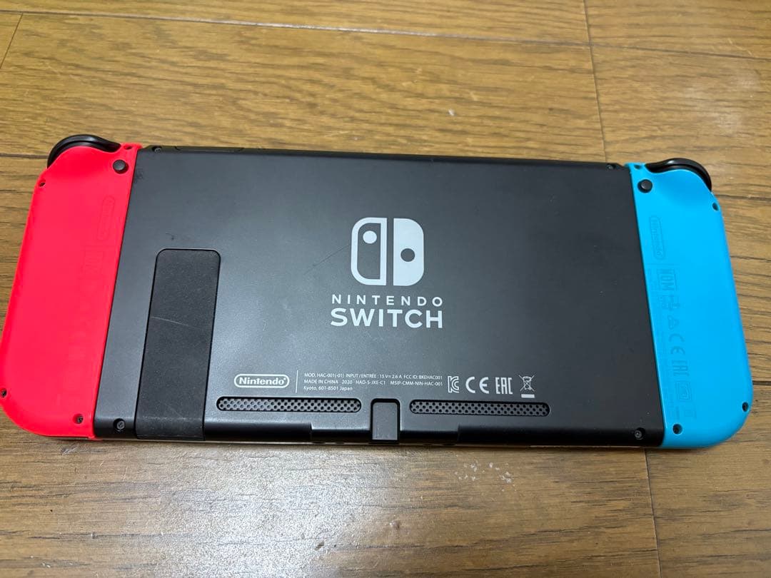 Nintendo Switch 本体/Joy-Con充電グリップ/持ち運びケース