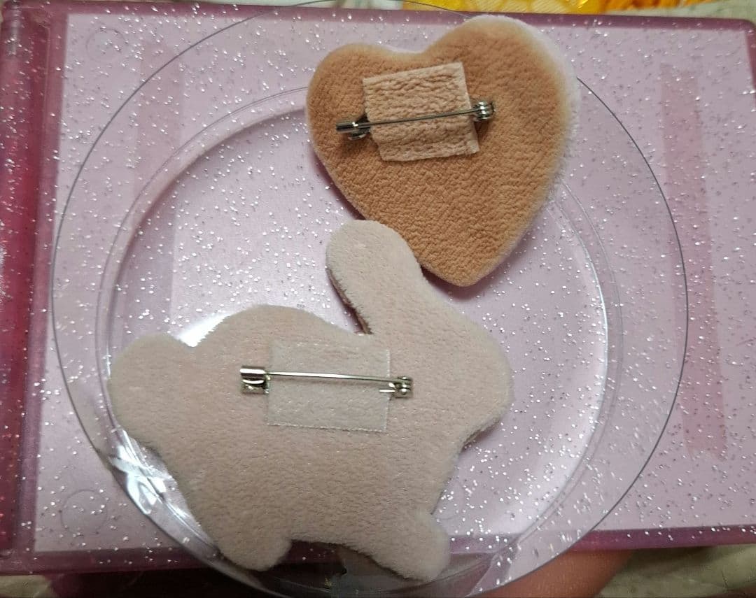 ピンクハウスうさぎとハートのブローチ