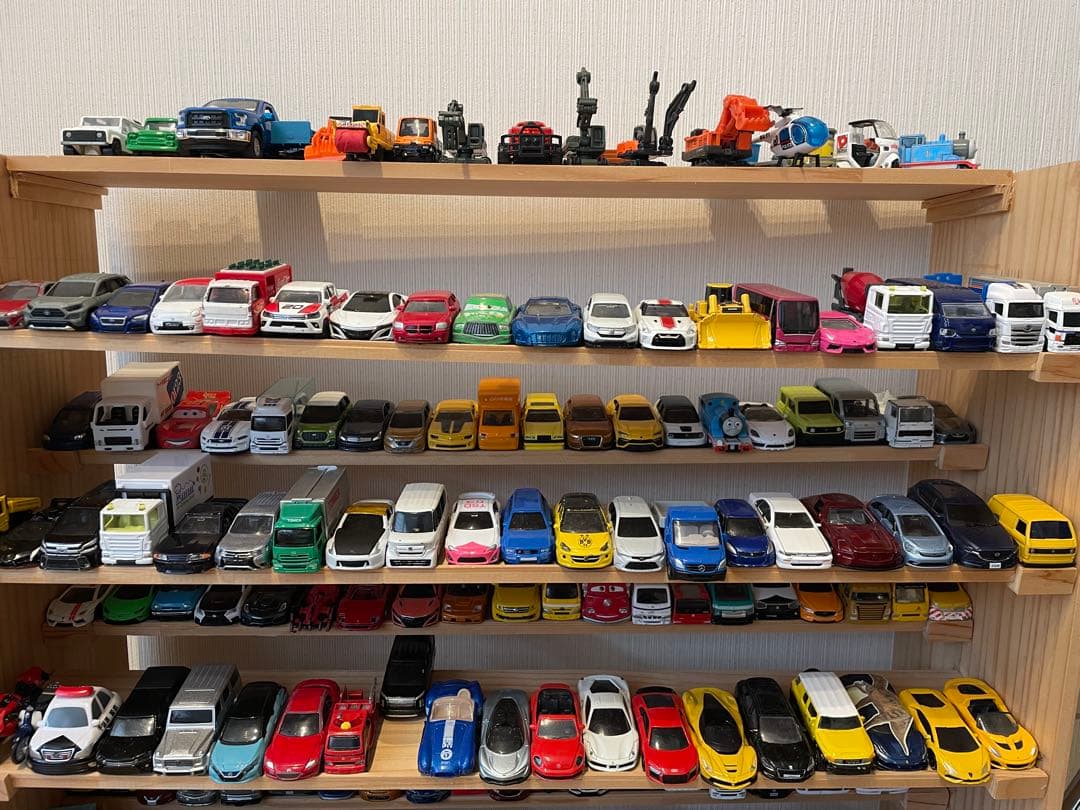 トミカなど　約200台　棚付き