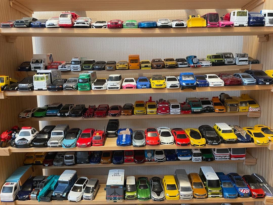 トミカなど　約200台　棚付き