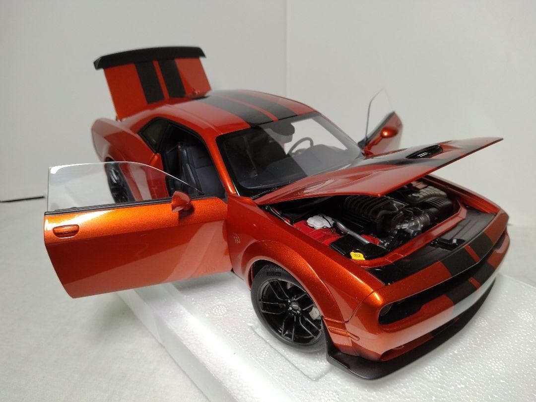 27　オートアート　1/18　ダッジチャレンジャー　SRT HELLCAT