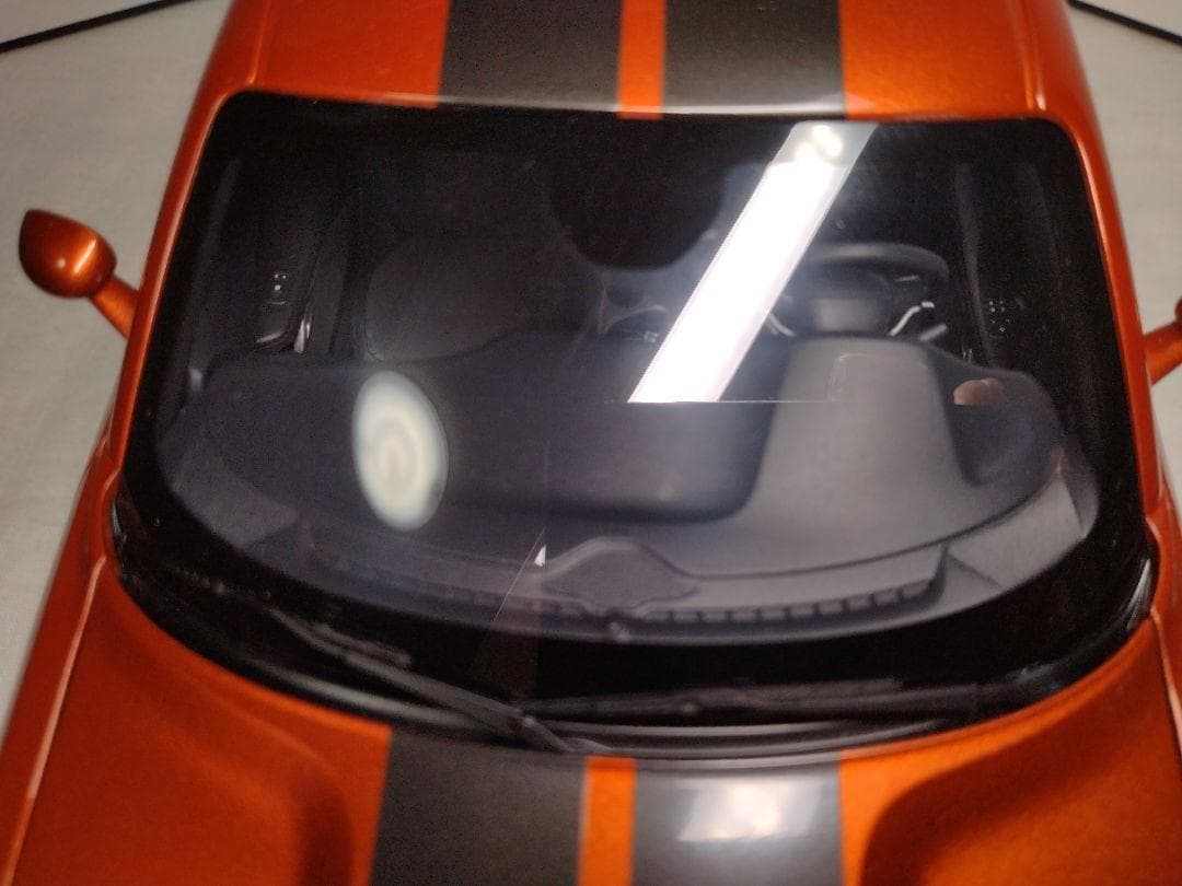 27　オートアート　1/18　ダッジチャレンジャー　SRT HELLCAT