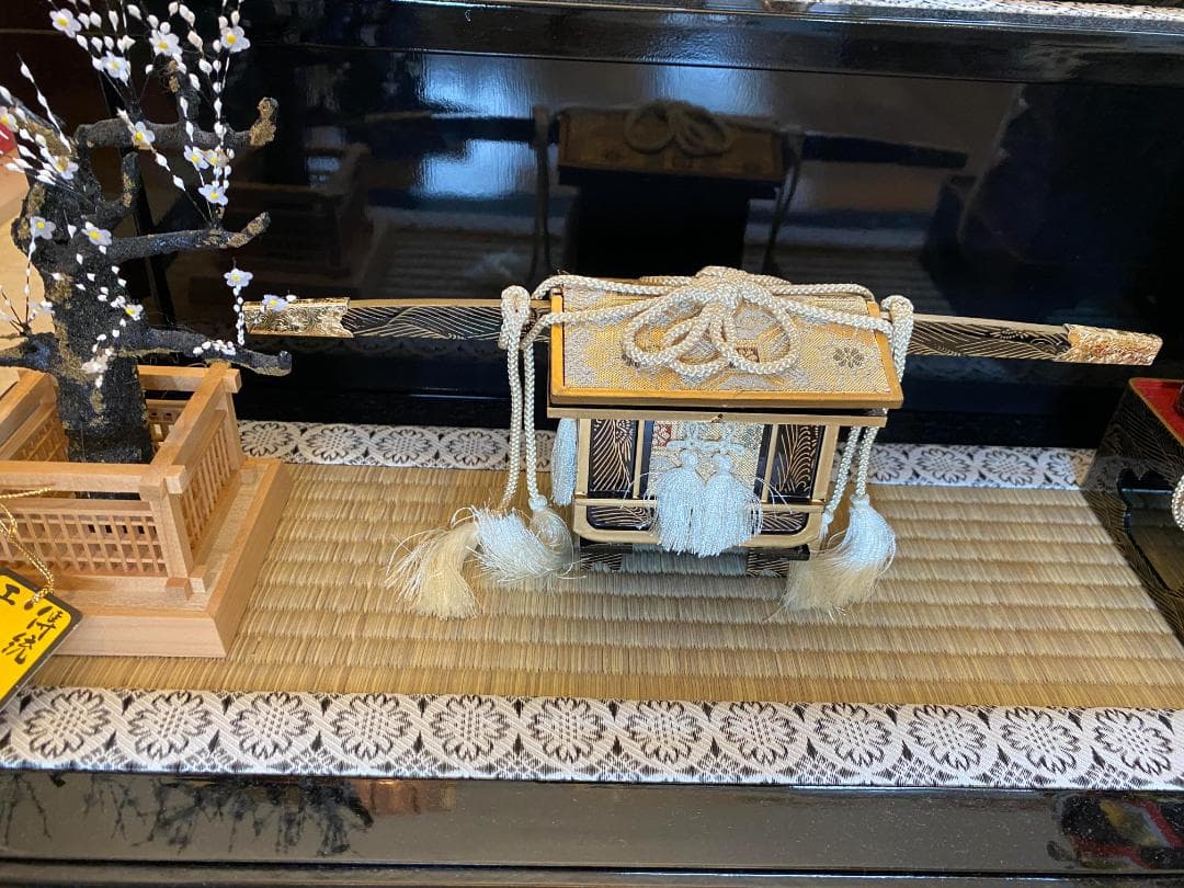 雛人形飾り 黒金　ひな壇三段飾り　人形なし