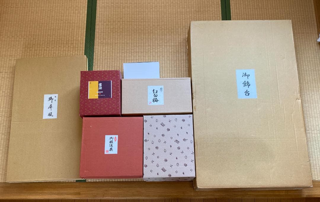 雛人形飾り 黒金　ひな壇三段飾り　人形なし