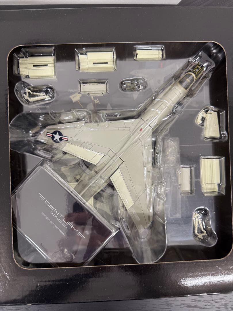 ★美品・1/72スケール★F-8E クルセイダー CENTURY WINGS