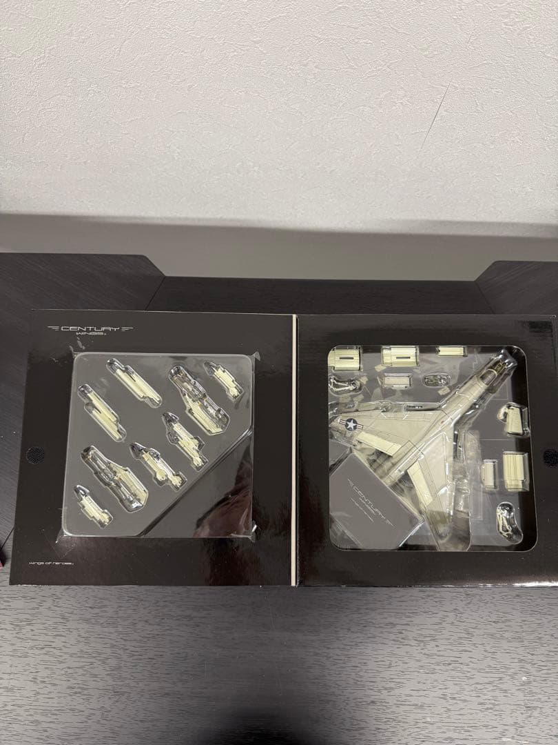 ★美品・1/72スケール★F-8E クルセイダー CENTURY WINGS