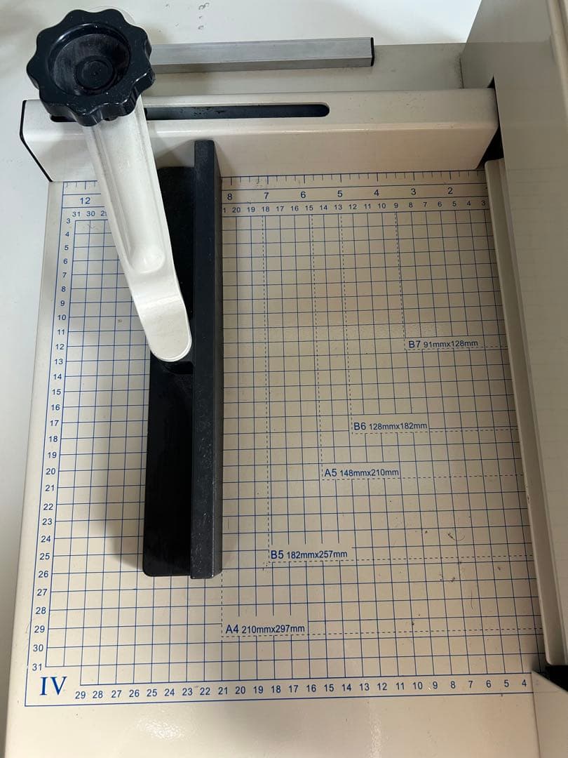 A4対応 手動式裁断機 グリッド付き