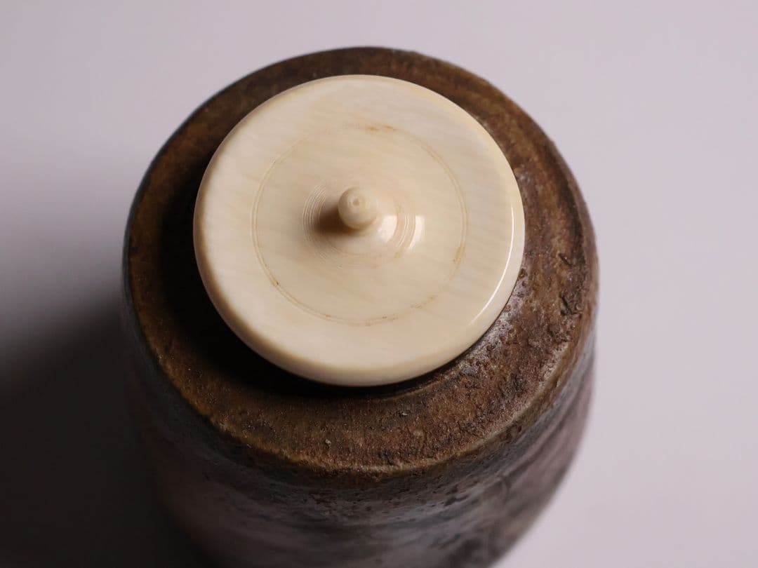 茶道具 伊勢崎満 備前焼 肩衝茶入 仕覆(2点) 共箱 陶歴 陶芸【CM340】