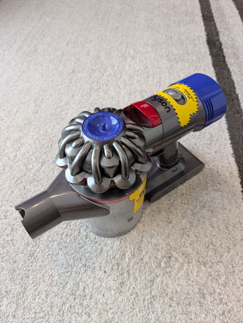 dyson ダイソン SV10 V8 コードレスクリーナー 掃除機