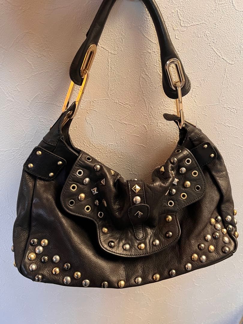 jimmy choo コラボ スタッズ付きブラックレザーショルダーバッグ