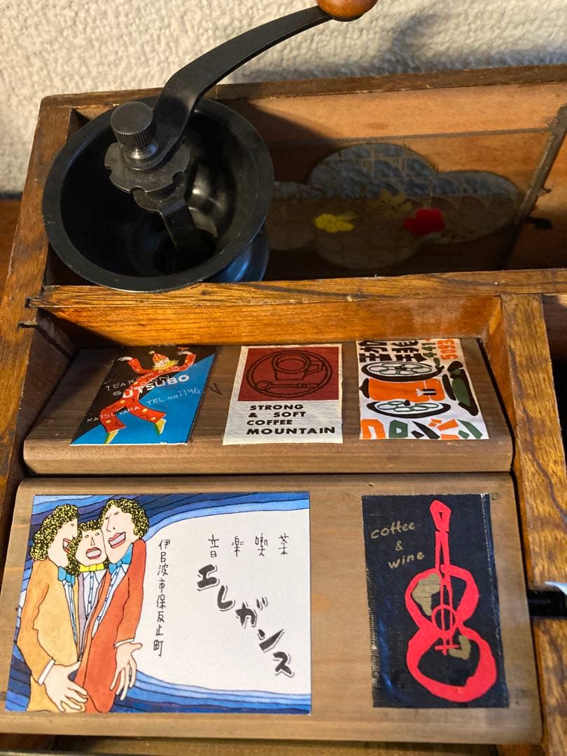 連休特価　喫茶店巡り　ＢＯX ゼンマイを回すとゆっくりボードが回転します。