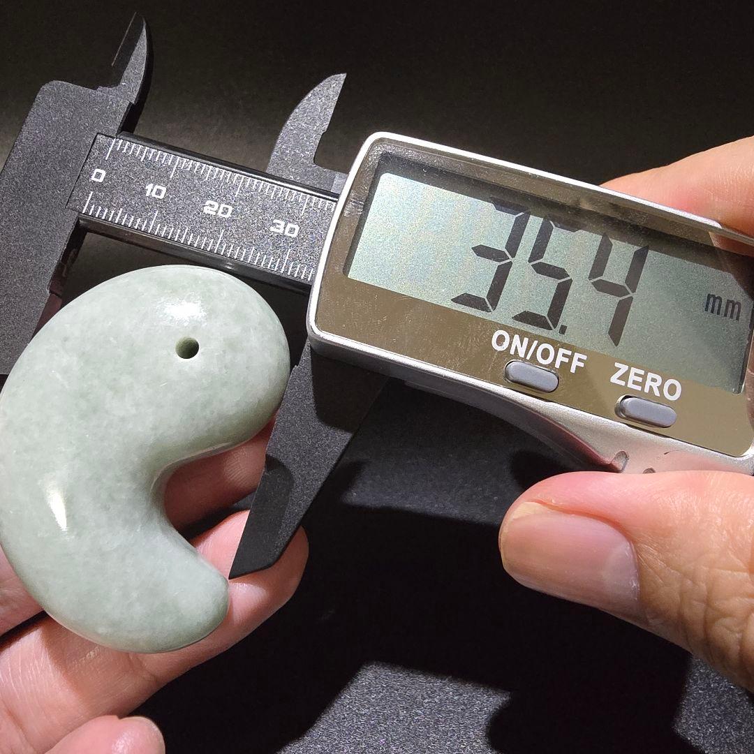 2 翡翠　天然　大型　勾玉　天然石　レア物　ヒスイ　天然石　鉱物　勾玉