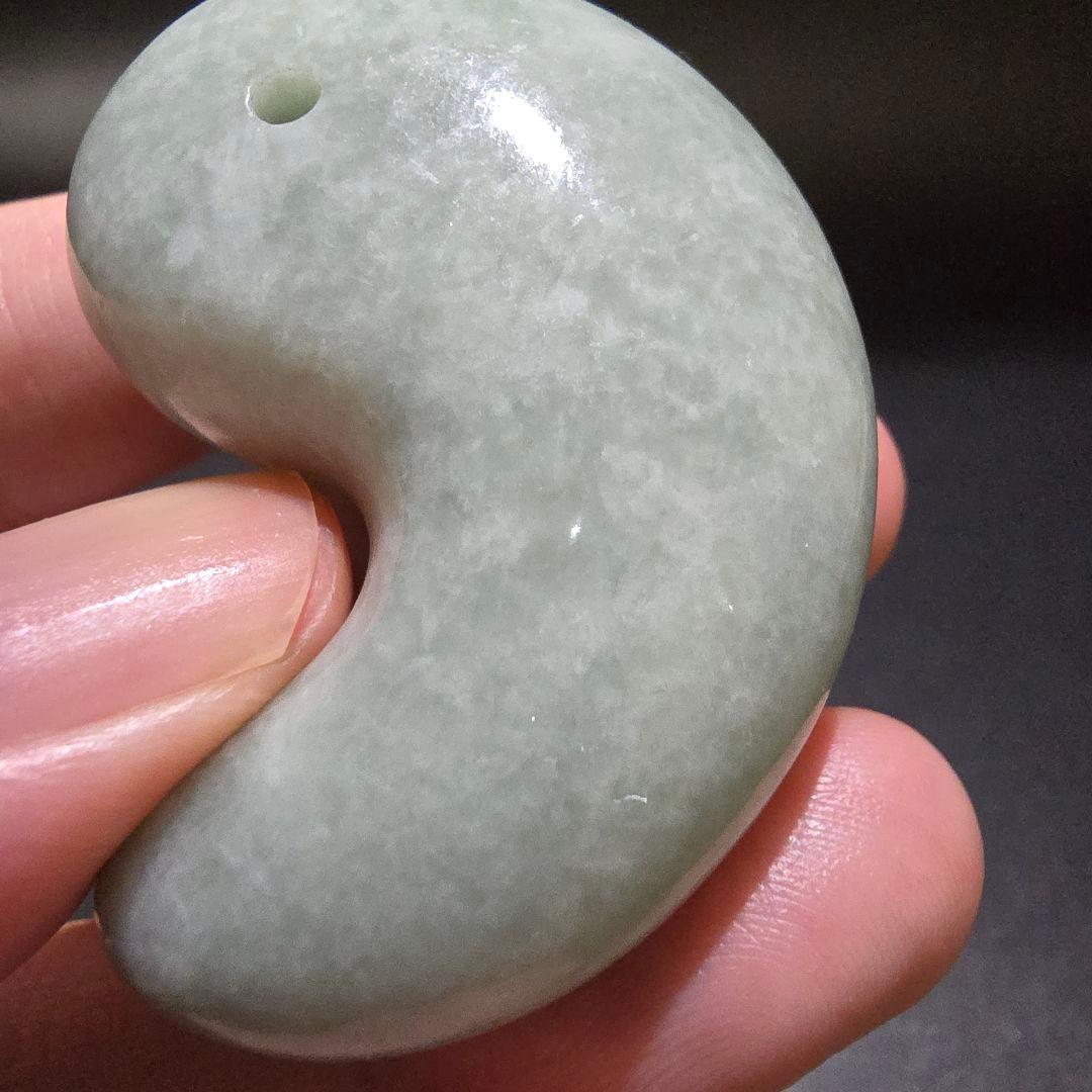 2 翡翠　天然　大型　勾玉　天然石　レア物　ヒスイ　天然石　鉱物　勾玉