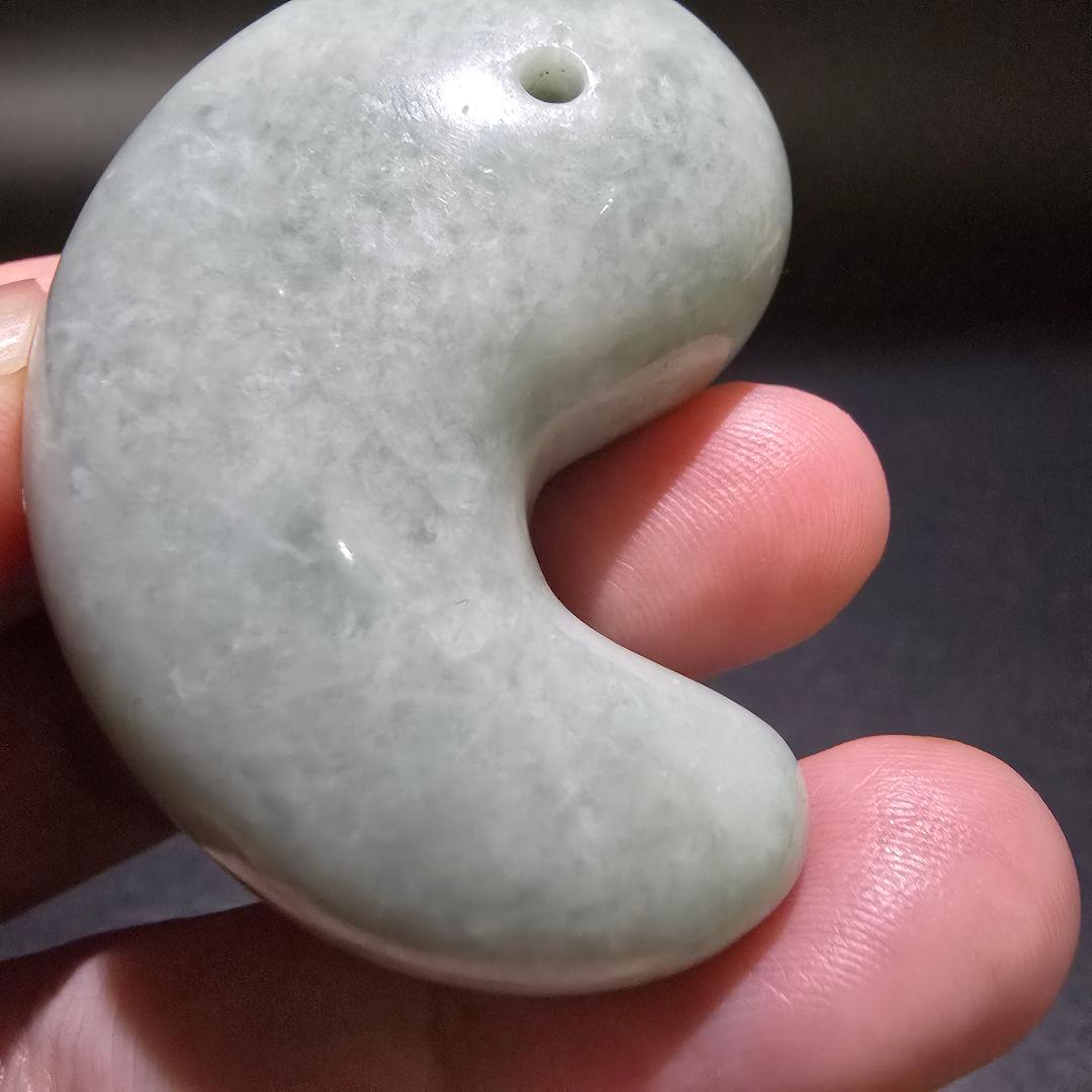 2 翡翠　天然　大型　勾玉　天然石　レア物　ヒスイ　天然石　鉱物　勾玉