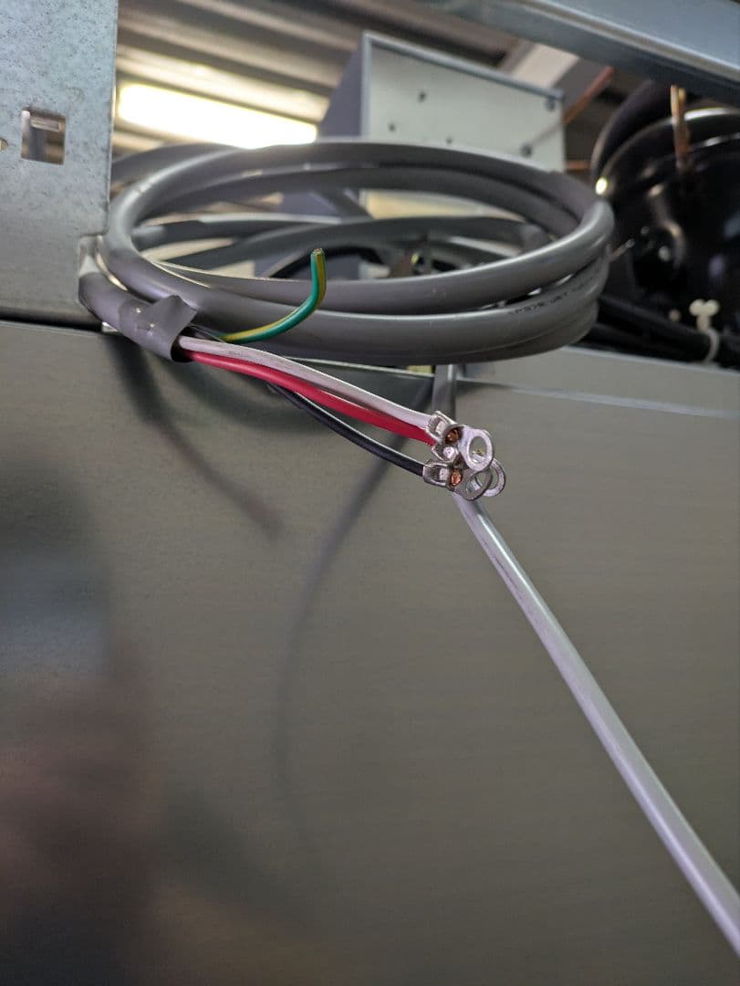 引取り限定　中古品　現状渡しリーチイン冷凍ショーケース　FS-120A3-2