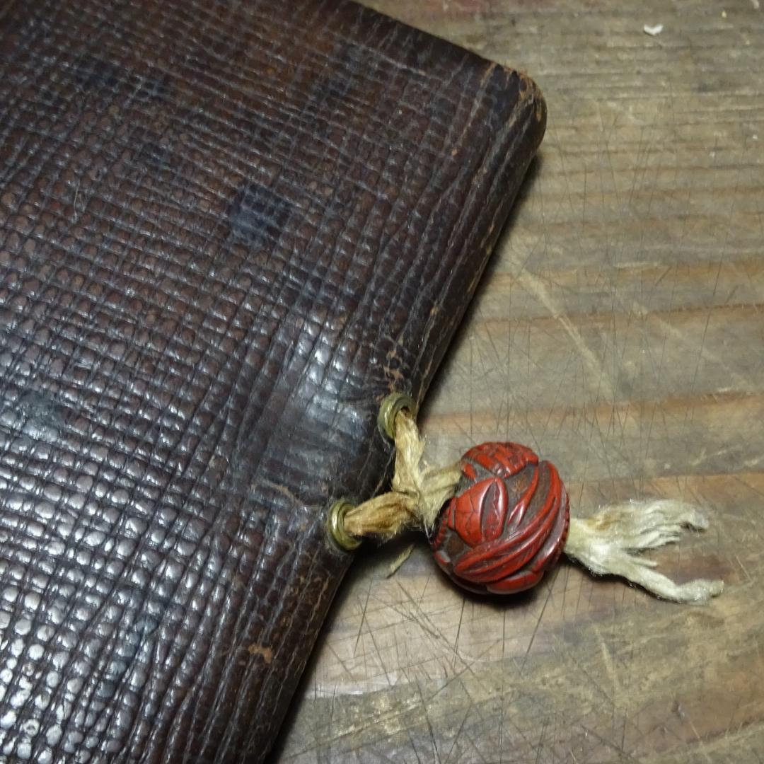 古い 煙草入れ+煙管入れ+煙管３つ　　　蝶の前金具　根付