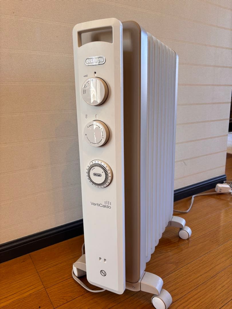 DeLonghi VertCaldo ホワイト　オイルヒーター　ゼロ風暖房