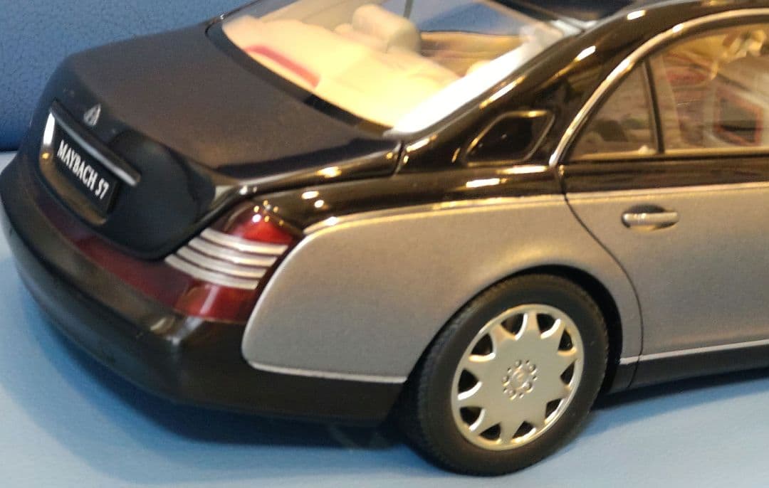 【新品・未使用】AUTOart MAYBACH 57 1/18スケール