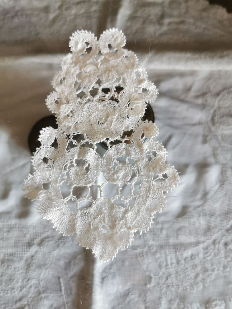 アンティーク フランス購入 レイヤーレースジャボ 二重繋ぎ 一重のポワンドローズ