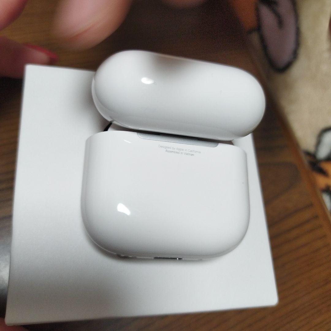 AirPods4 本体 ホワイト 充電ケース付き