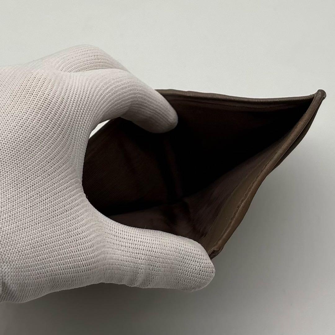 【美品】 付属品完備 PRADA レザー ギャザー 二つ折り財布 ロゴ ベージュ